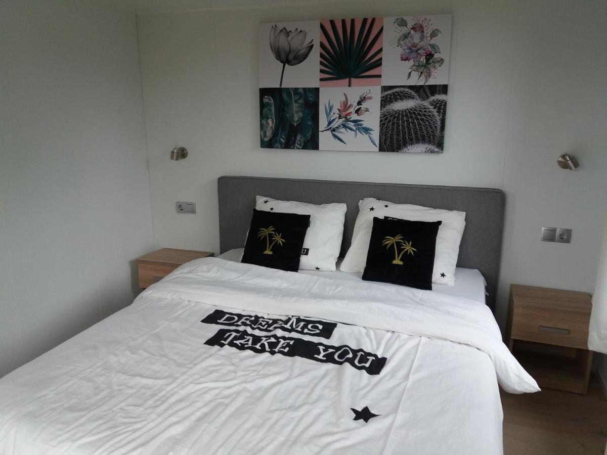 Luxe Bungalow Op Rustig Vakantiepark. Dronrijp Exterior foto